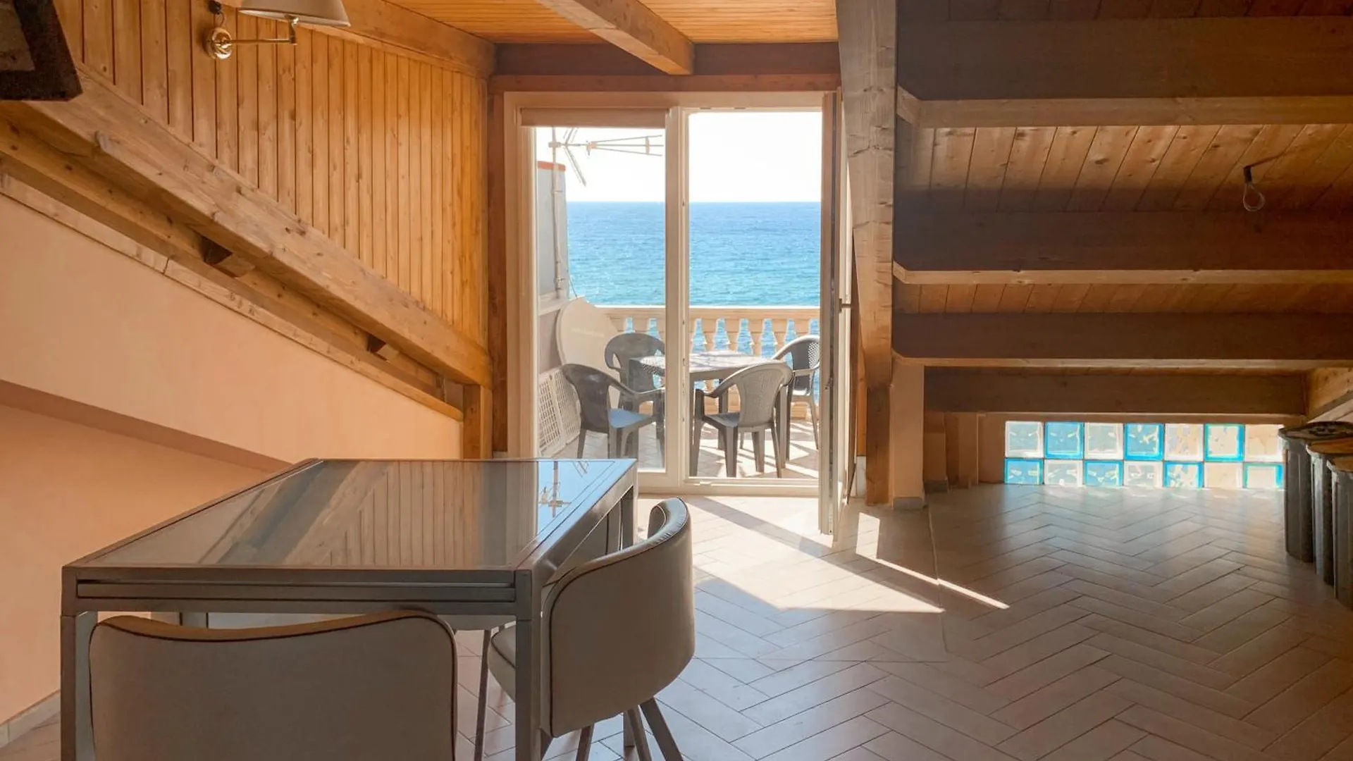 Maremare Apartments 지아르디니낙소스